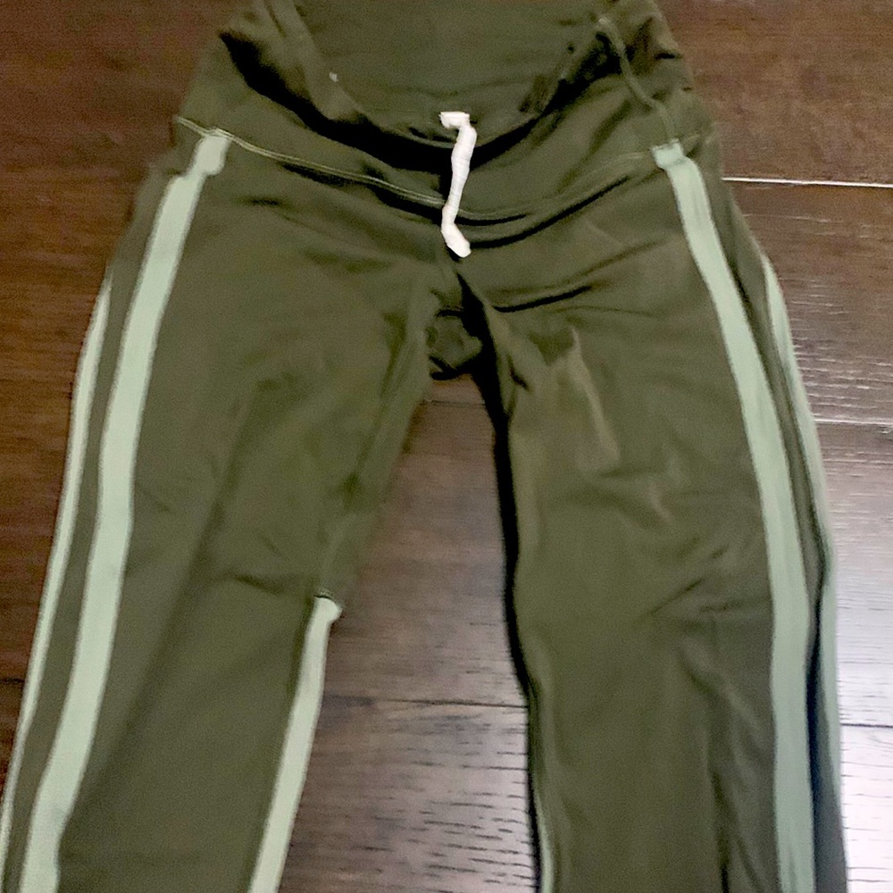 Lululemon leggings, Olive green , with light green tuxedo stripes, mesh sz 6